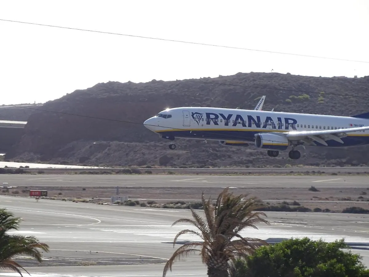 Rickaty Lodge: Airport-View B&B at Gran Canaria Las Majoreras Bed & Breakfast
