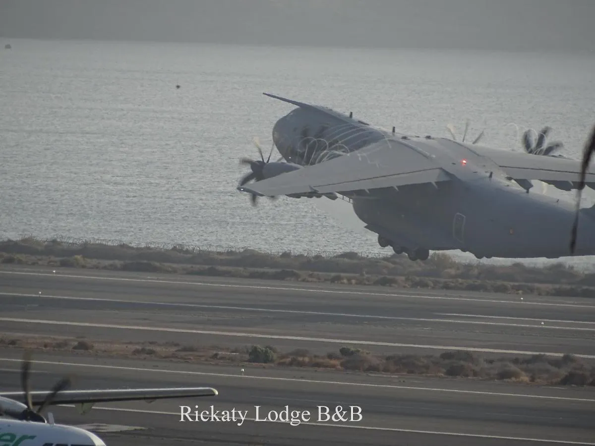 Rickaty Lodge: Airport-View B&B at Gran Canaria Las Majoreras Spain